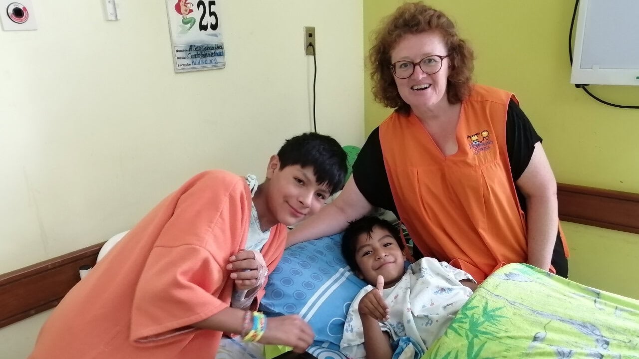 Asistencia a Niños en el Hospital: La Terapia de la Sonrisa Cochabamba Bolivia