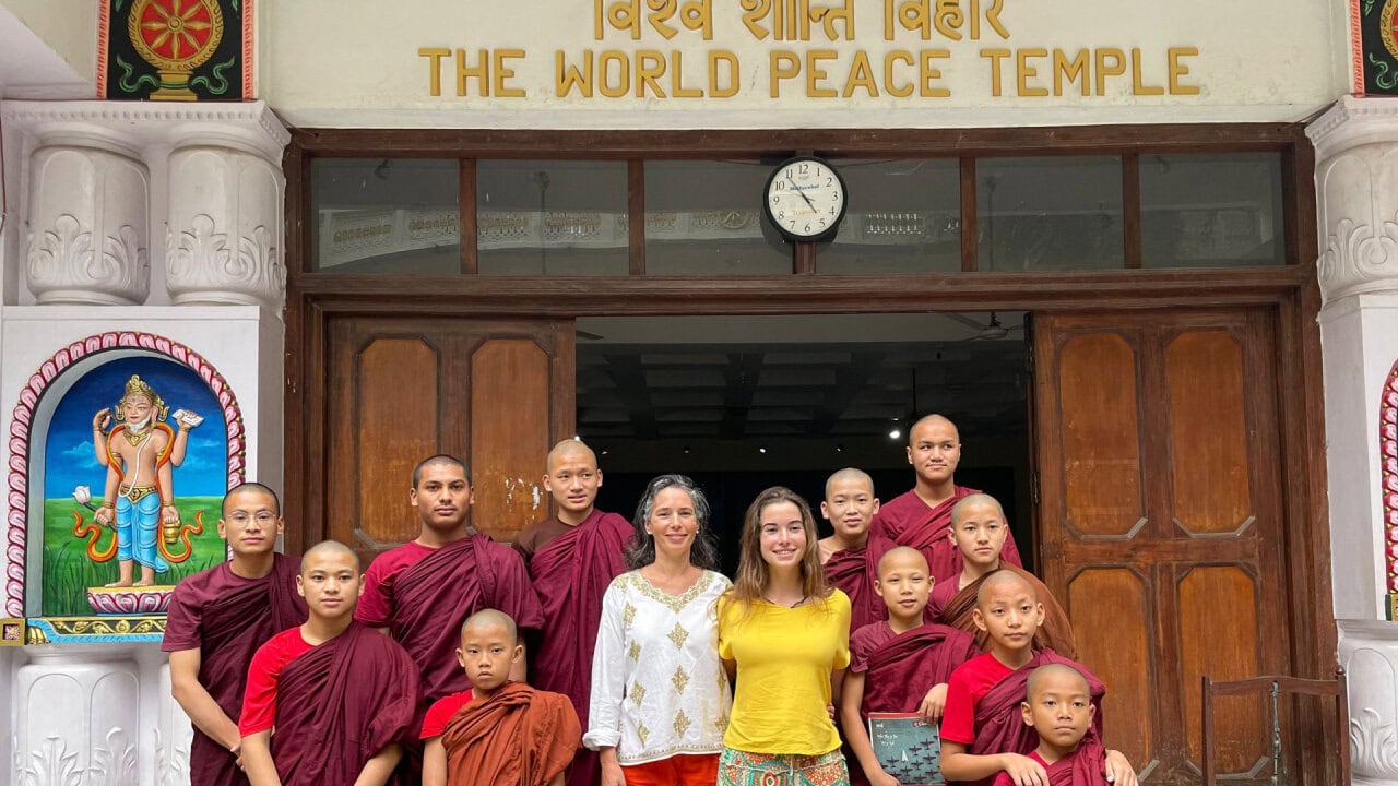 Enseñanza a Monjes Budistas Chiang Mai Tailandia