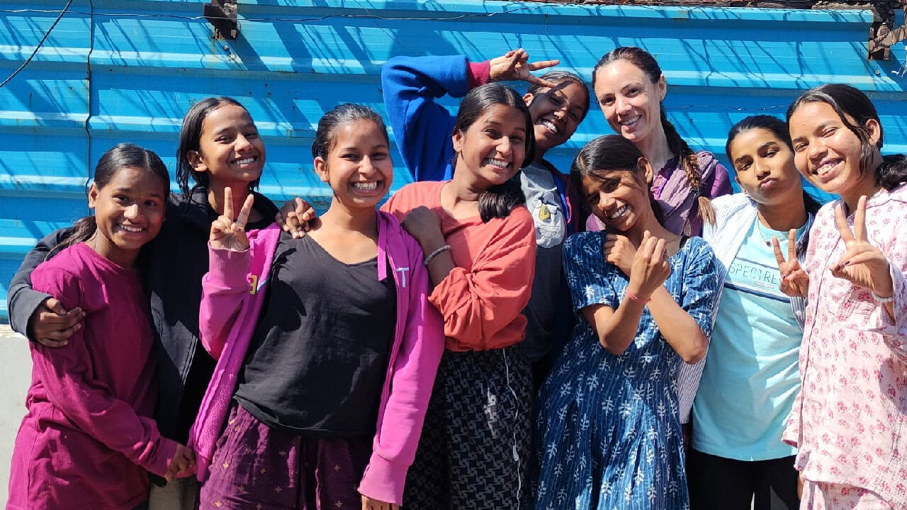 Voluntariado libre Los Niños de los trenes Nueva Delhi India