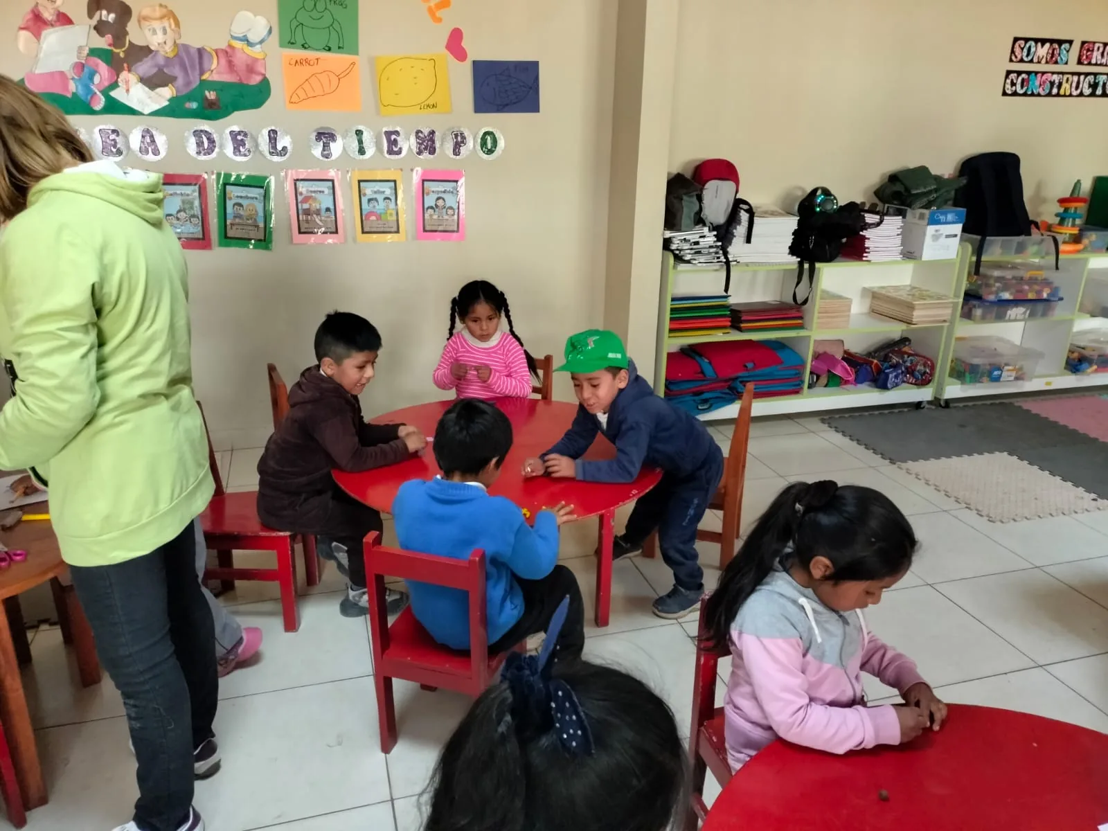 Group learning activity with children in a Cusco education project