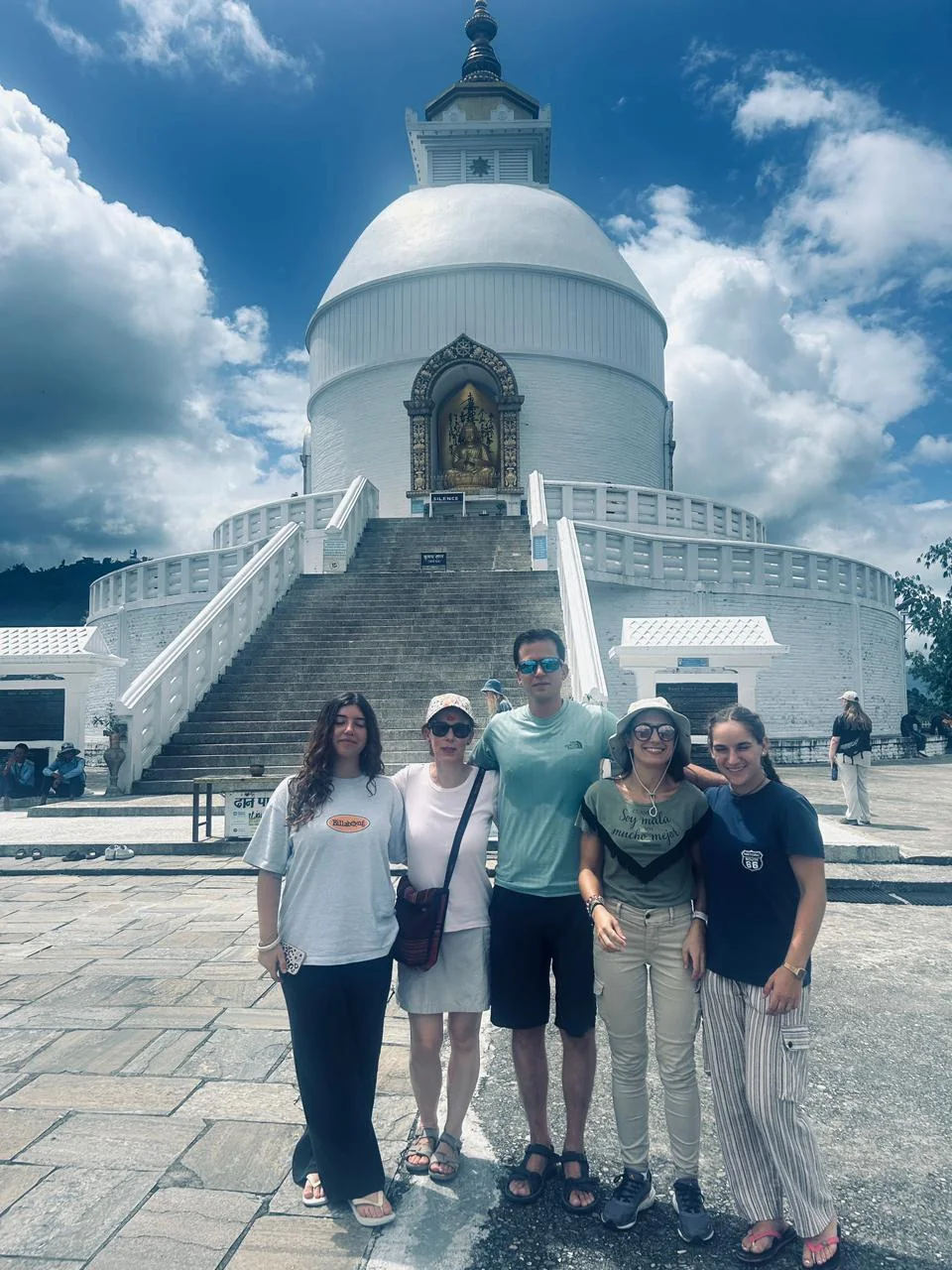 Grupo de voluntarios de CiENViDAS en Katmandú